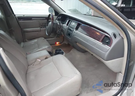 2011 Lincoln Town Car Signature Limited z USA, uszkodzony, nr VIN 2LNBL8CV8BX750512